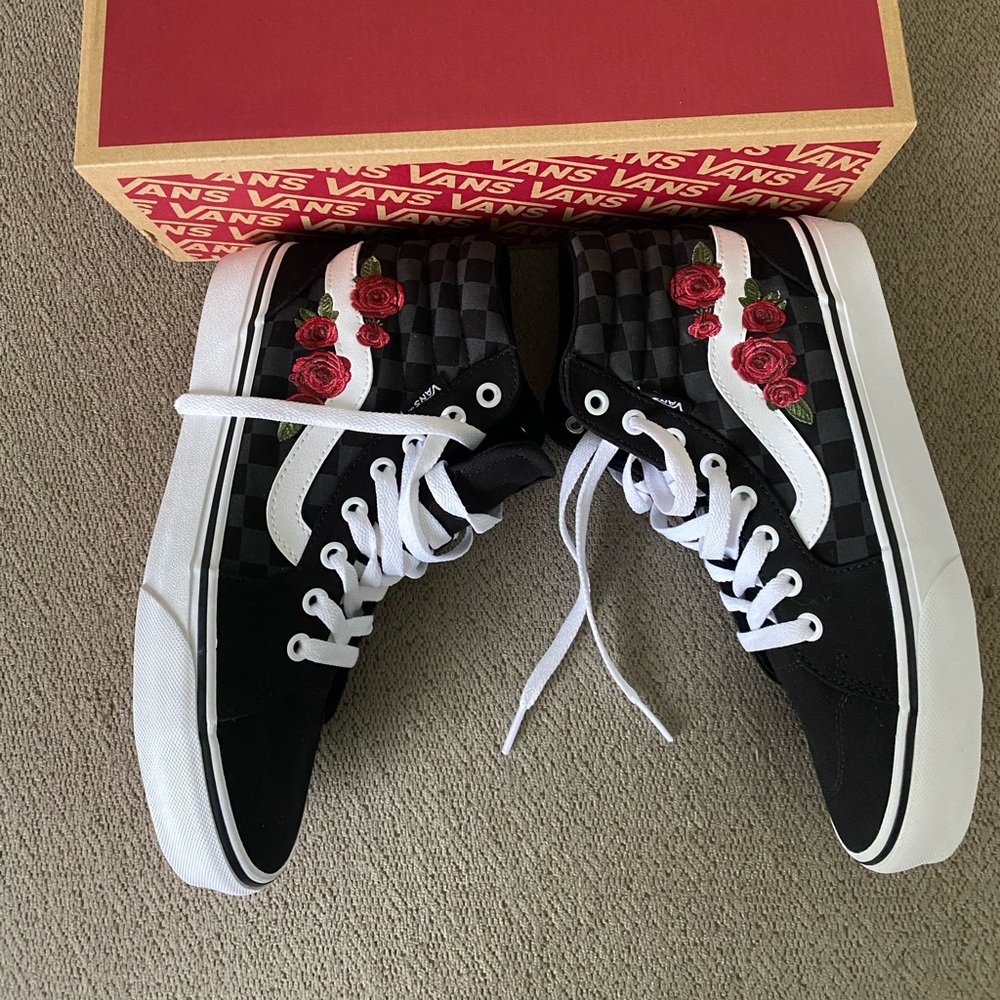 Rose Embroidery Black womens high top vans Size 8.0 - Picture 2 of 11